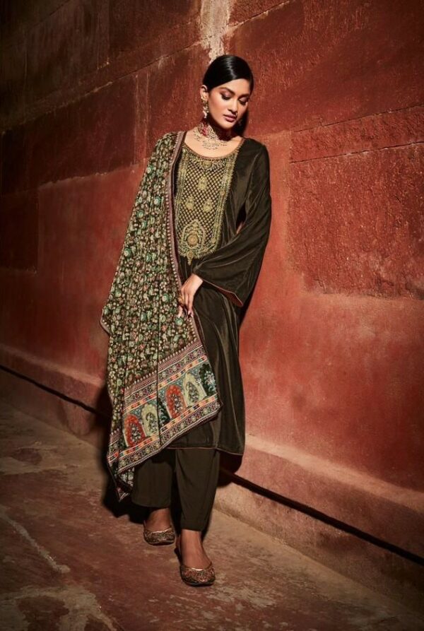 Mumtaz Gulposh 10004 - Pure Velvet Heavy Cording Designer Embroidery Suit