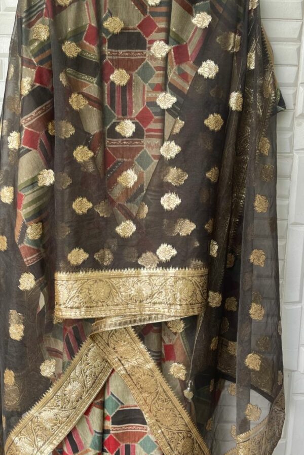 Muslin Silk Printed With Gotta & Zari Embroidery Suit