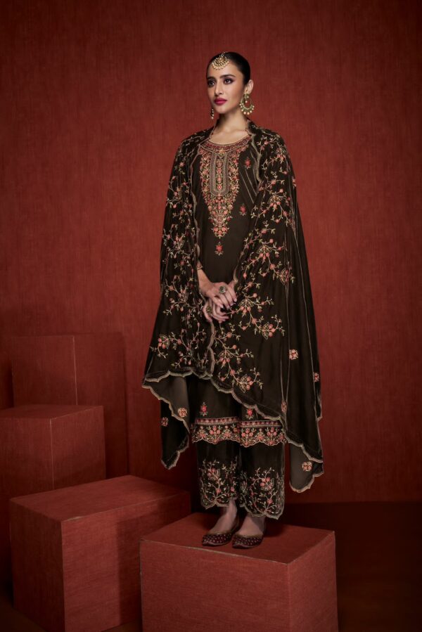 Mumtaz Lihaaf 10001- Pure Velvet With Heavy Embroidery Suit