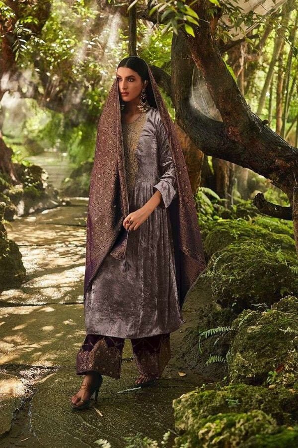 Aiqa Hasrat 8507 - Pure Velvet With Fancy Work Suit