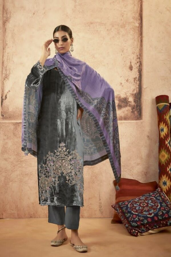 Kimora Libaas e Ishq 9168 - Pure Velvet Embroidered Suit