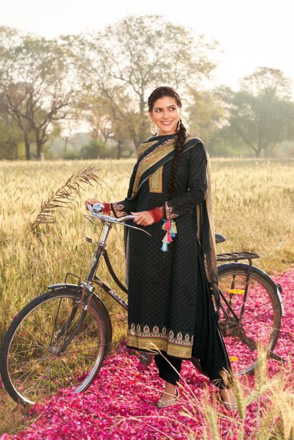 Kesar Pind Patiyala 8806 - Pure Lawn Cotton Digitally Printed With Elegant Aari Work Suit