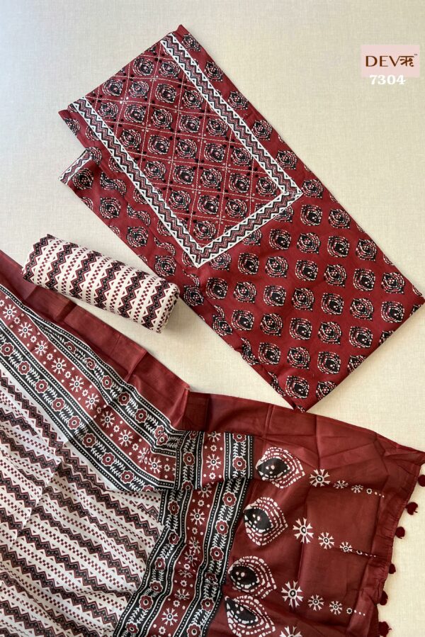 Cotton Printed With Thread & Mirror Work Suit